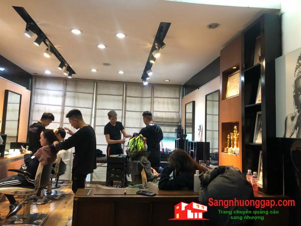 Cần sang nhanh salon tóc ở trung tâm quận Hoàn Kiếm, Hà Nội.
