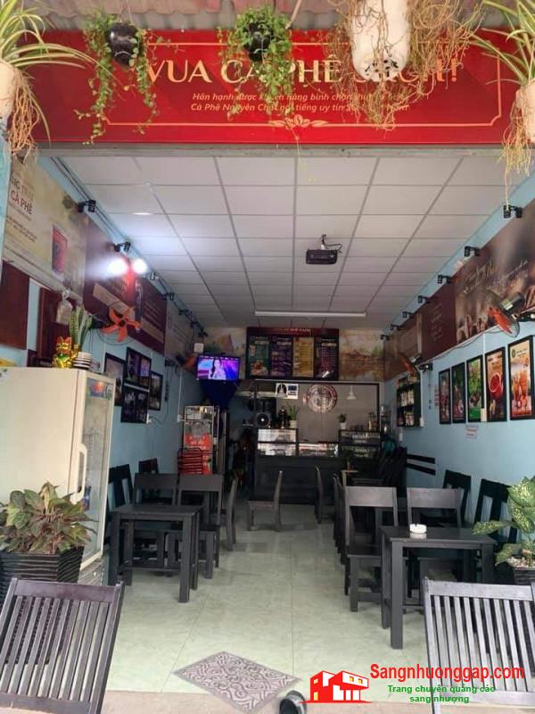 Sang quán cafe nằm mặt tiền đường Nguyễn Văn Tăng, phường Long Thạnh Mỹ, quận 9.