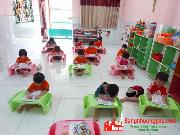 Sang trường mầm non nằm ngay ngã tư Nguyễn Oanh và Phan văn Trị, quận Gò Vấp.