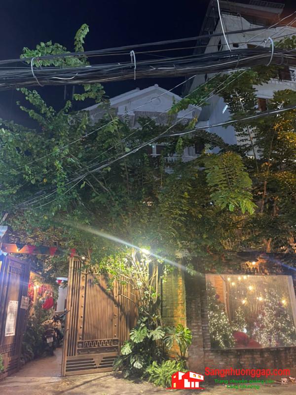 Sang Nhượng Quán Cà Phê Không Gian Trang Trí Giáng Sinh Ở Quận Phú Nhuận