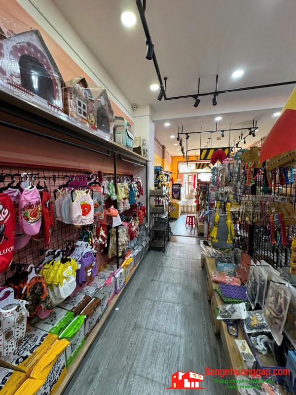 Sang cửa hàng thú nuôi