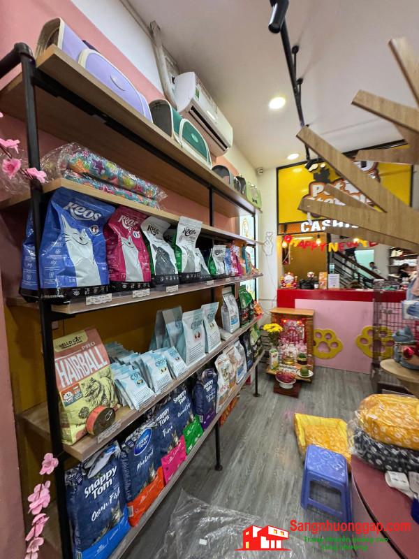 Sang cửa hàng thú nuôi