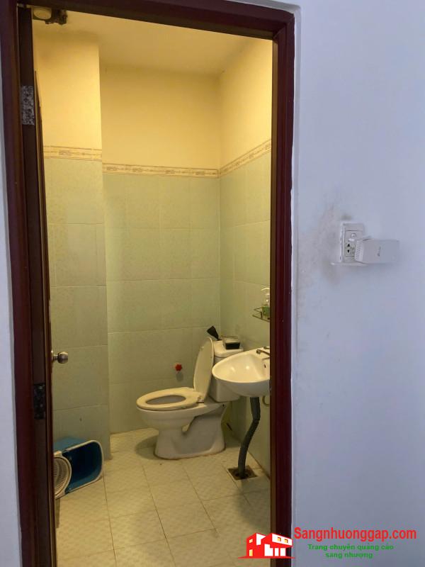 Sang cửa hàng thú nuôi