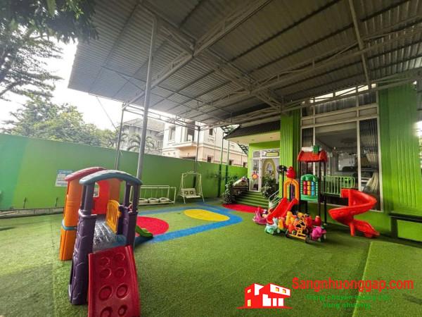 Sang trường mầm non