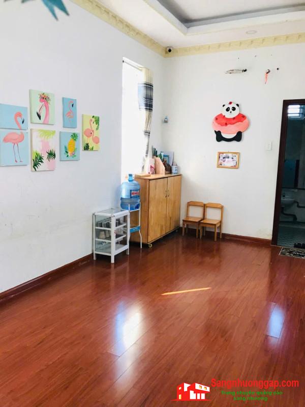 Sang trường mầm non