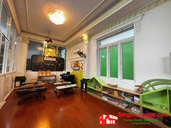 Sang trường mầm non